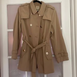 Trench coat with gold buttons